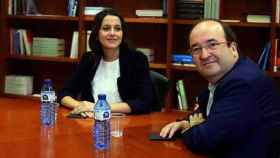 Los líderes de Ciudadanos y PSC, Inés Arrimadas y Miquel Iceta, reunidos en el Parlament / EFE