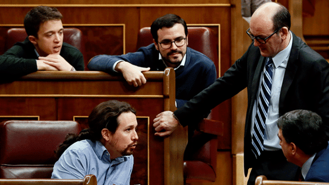 Pablo Iglesias (Podemos) y Alberto Garzón (IU) en el Congreso de los Diputados / EFE