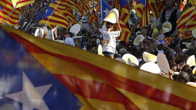 Centenares de personas asistieron a la Diada celebrada en Barcelona / EFE