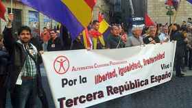 Concentración reivindicativa de la Tercera República Española en la Plaza de Sant Jaume de Barcelona