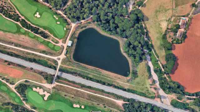 Balsa de agua en el campo de golf de Terrassa / GOOGLE MAPS