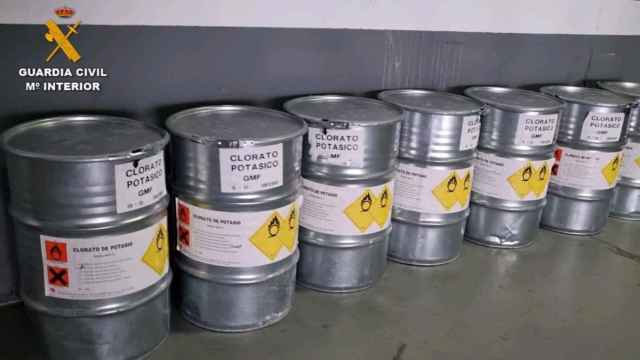 Bidones intervenidos con 350 kilos de precursores de explosivos en un garaje de Reus / EUROPA PRESS