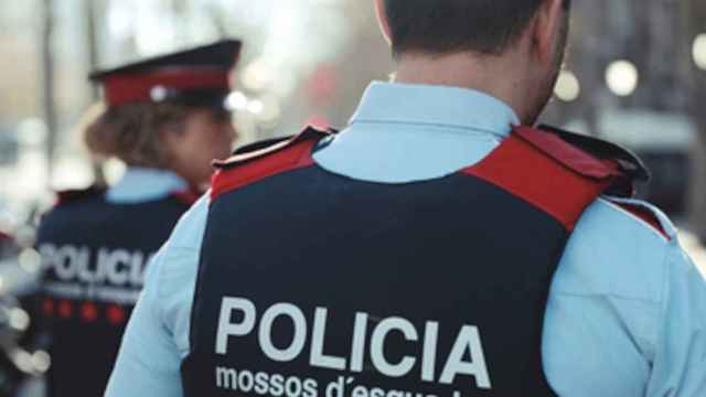 Una patrulla de dos agentes de los Mossos d'Esquadra / MOSSOS