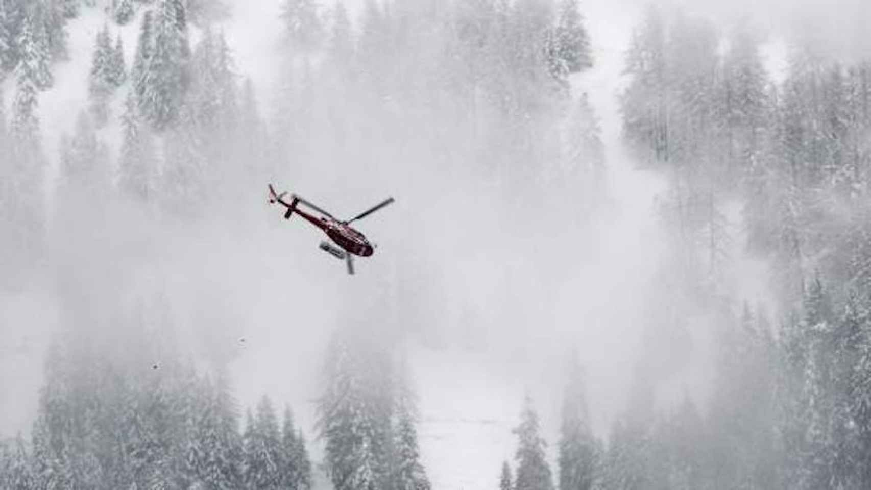 Una foto de archivo de un helicóptero durante el rescate en Los Alpes / EFE