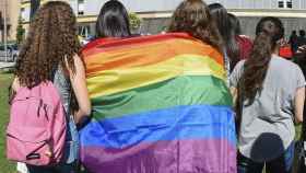 Alumnos del Instituto de Lleida protestan contra el mensaje homofóbico de un profesor / EFE