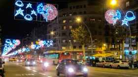 Luces de Navidad en la avenida del Pararl·lel de Barcelona / EUROPA PRESS