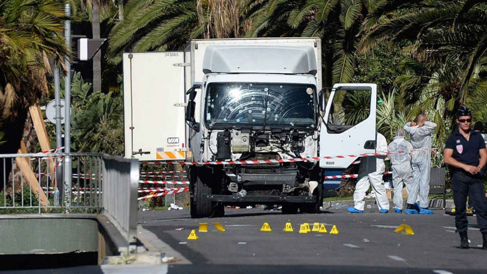 El camión utilizado en la masacre de Niza por el 'soldado' de Daesh.