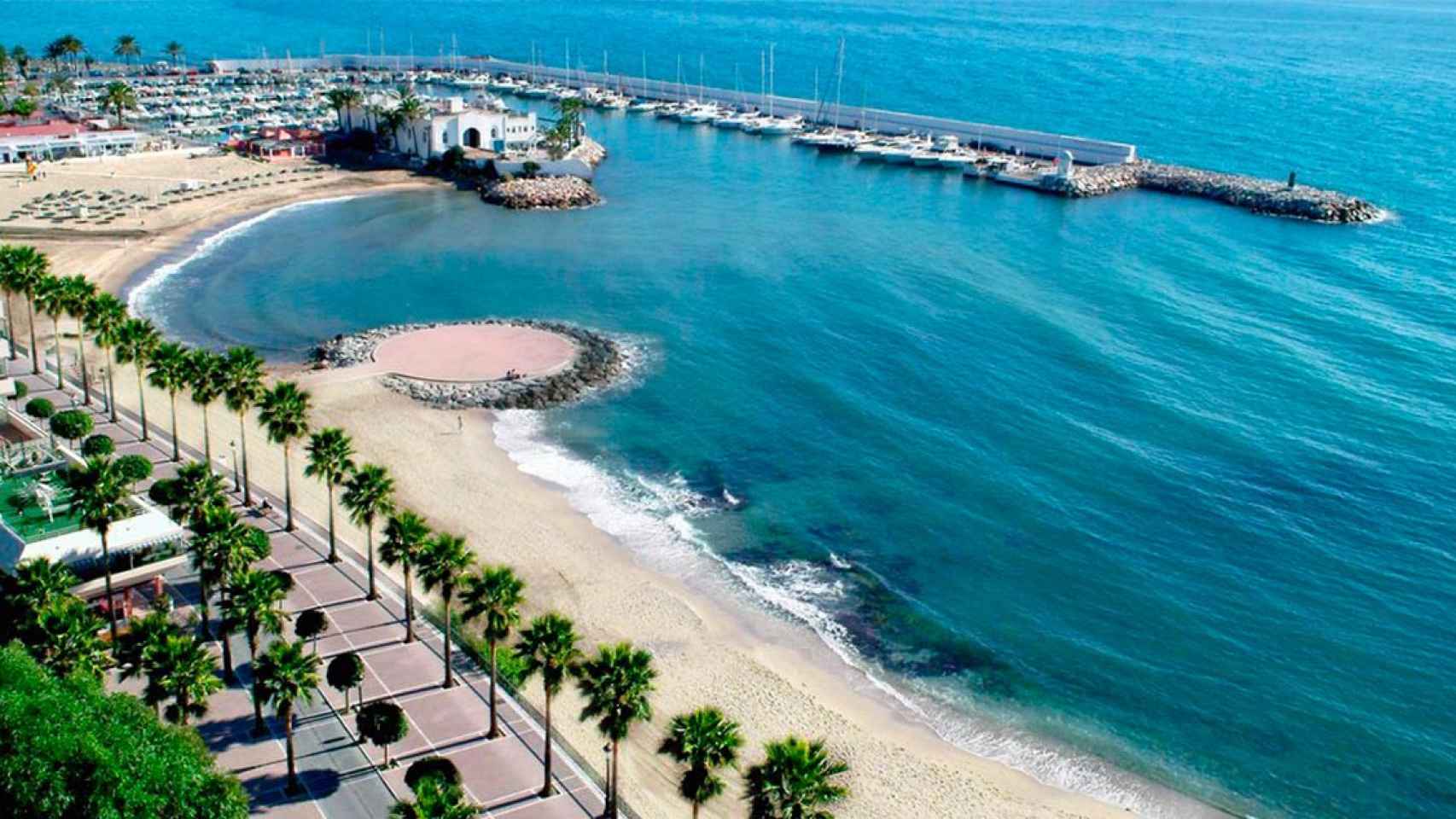 Vista de una playa de la ciudad de Marbella (Málaga) /  AYUNTAMIENTO DE MARBELLA