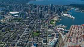 Vista aérea de la ciudad de Vancouver y su frente marítimo / ACS
