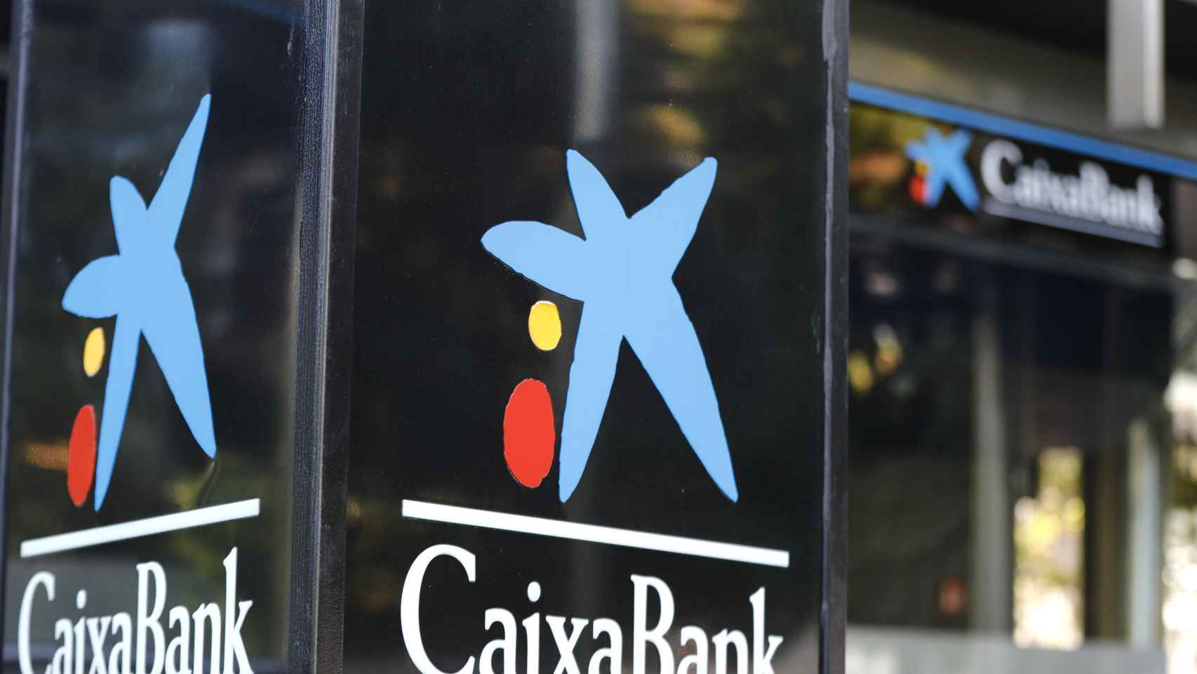 Logo de Caixabank en su sede en Madrid / EP