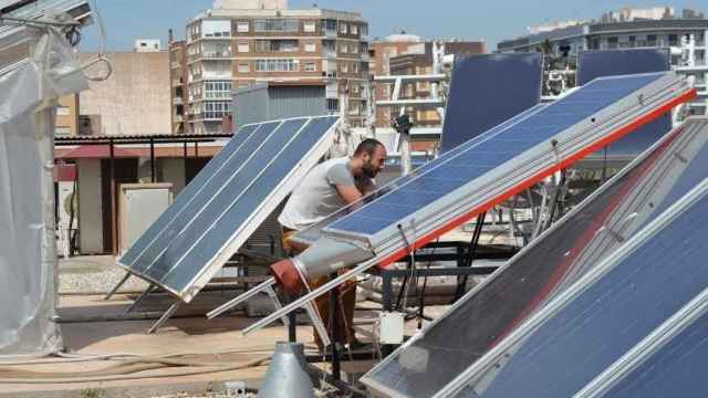 Aumentan las bonificaciones fiscales para empresas y viviendas que instalen paneles solares en Madrid / EP