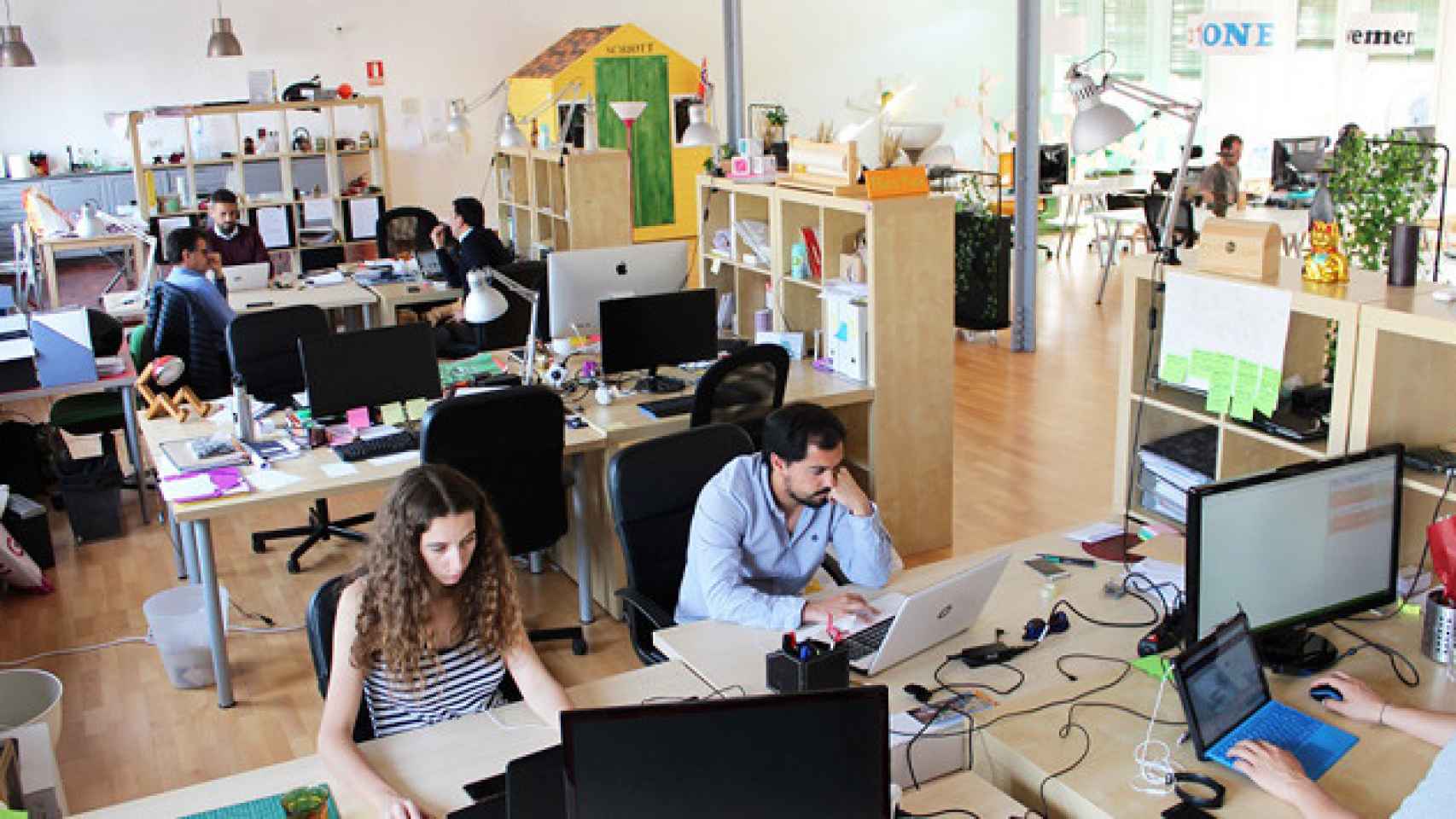 Oficina Induct en el distrito de Gràcia de Barcelona, con menos jefes y más trabajo en equipo / CG