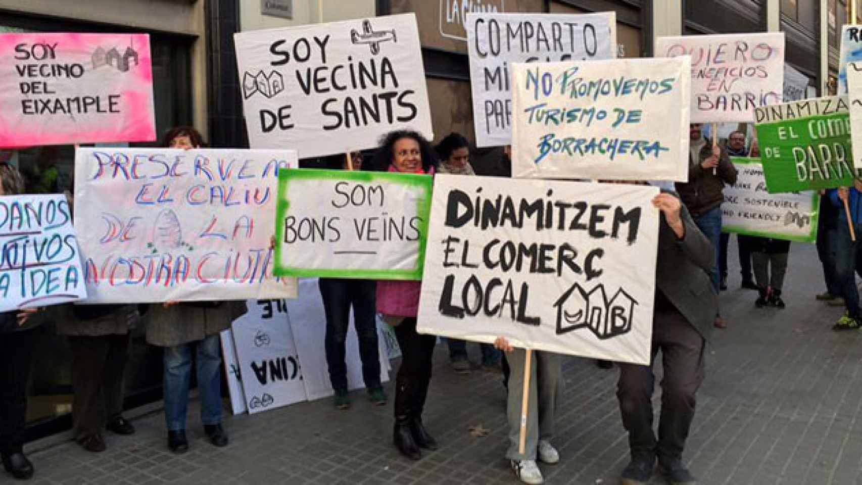 La asociación Veins i Anfitrions de Barcelona, en una protesta anterior para regular su actividad / CG