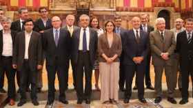 Foto de familia del primer encuentro del patronato de la Fundación Mobile World Capital de Barcelona presidida por Ada Colau (en el centro)