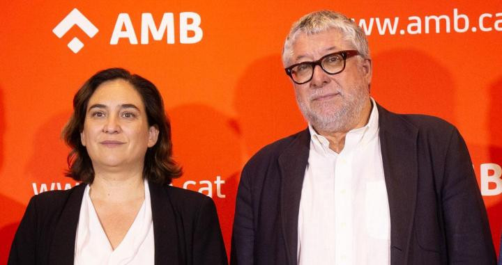 La alcaldesa de Barcelona y presidenta del AMB, Ada Colau, junto al número dos de la institución supramunicipal, el socialista Antonio Balmón / EUROPA PRESS