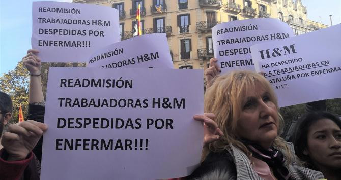 Medio millar de personas, en la concentración de Barcelona contra el fallo del Constitucional sobre los despidos por bajas / EUROPA PRESS