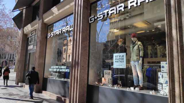Tienda de G-Star Raw en paseo de Gràcia con Consell de Cent / CG