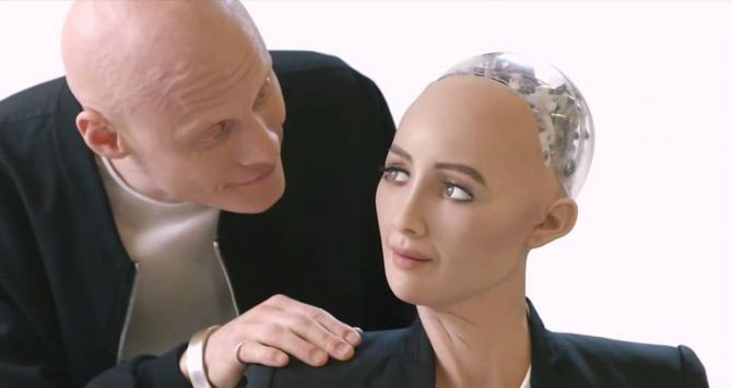 Una imagen promocional del robot humanoide Sophia / YOUTUBE
