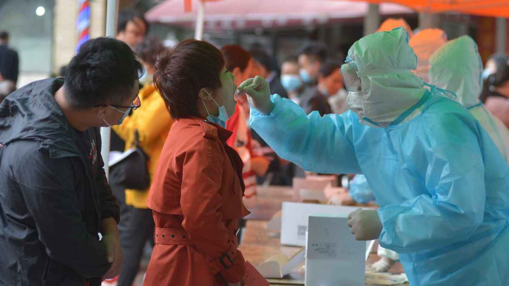 Un test masivo contra el coronavirus en China / EP