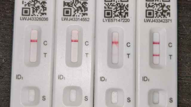 Test de antígenos con distintos resultados / TWITTER