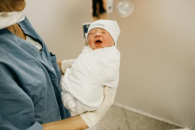 Y el embarazo termina con la llegada del bebé/ Jonathan Borba en UNSPLASH