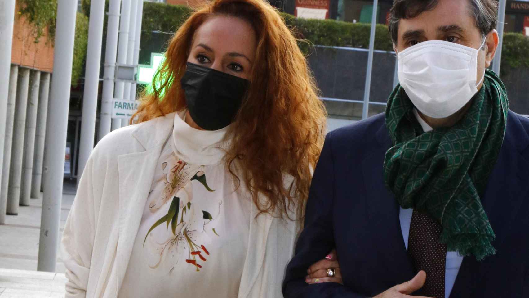 Rocío Carrasco, a su llegada a los juzgados con su abogado, Javier Vasallo / EP