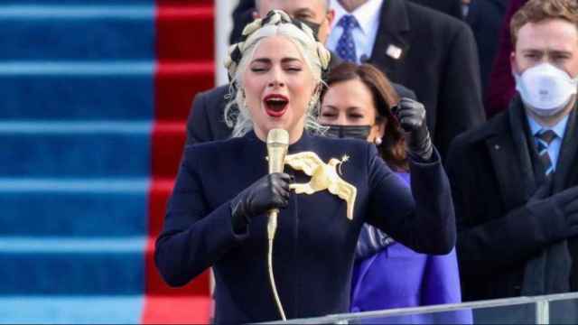 Lady Gaga canta en la investidura de Biden