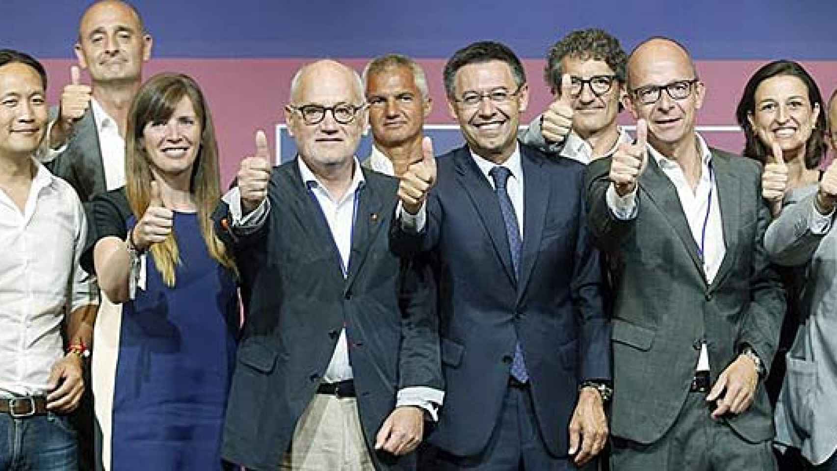 Josep Maria Bartomeu, junto a su equipo, tras ganar las elecciones a la presidencia del FC Barcelona
