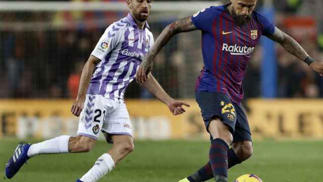 Arturo Vidal jugando el Barça - Valladolid / EFE