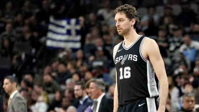 Pau Gasol en un partido con los Spurs / EFE