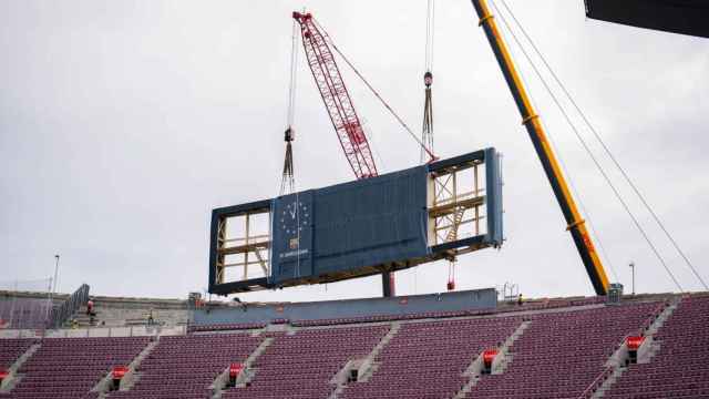 El Barça retira por completo el videomarcador ubicado en la tercera gradería del Camp Nou / FCB