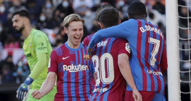 La euforia de Frenkie de Jong, tras anotar un gol en el partido entre Valencia y Barça / FCB