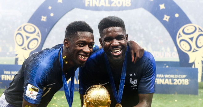 Dembelé y Umtiti levantan la Copa del mundo en el Mundial de Rusia 2018 / AGENCIAS