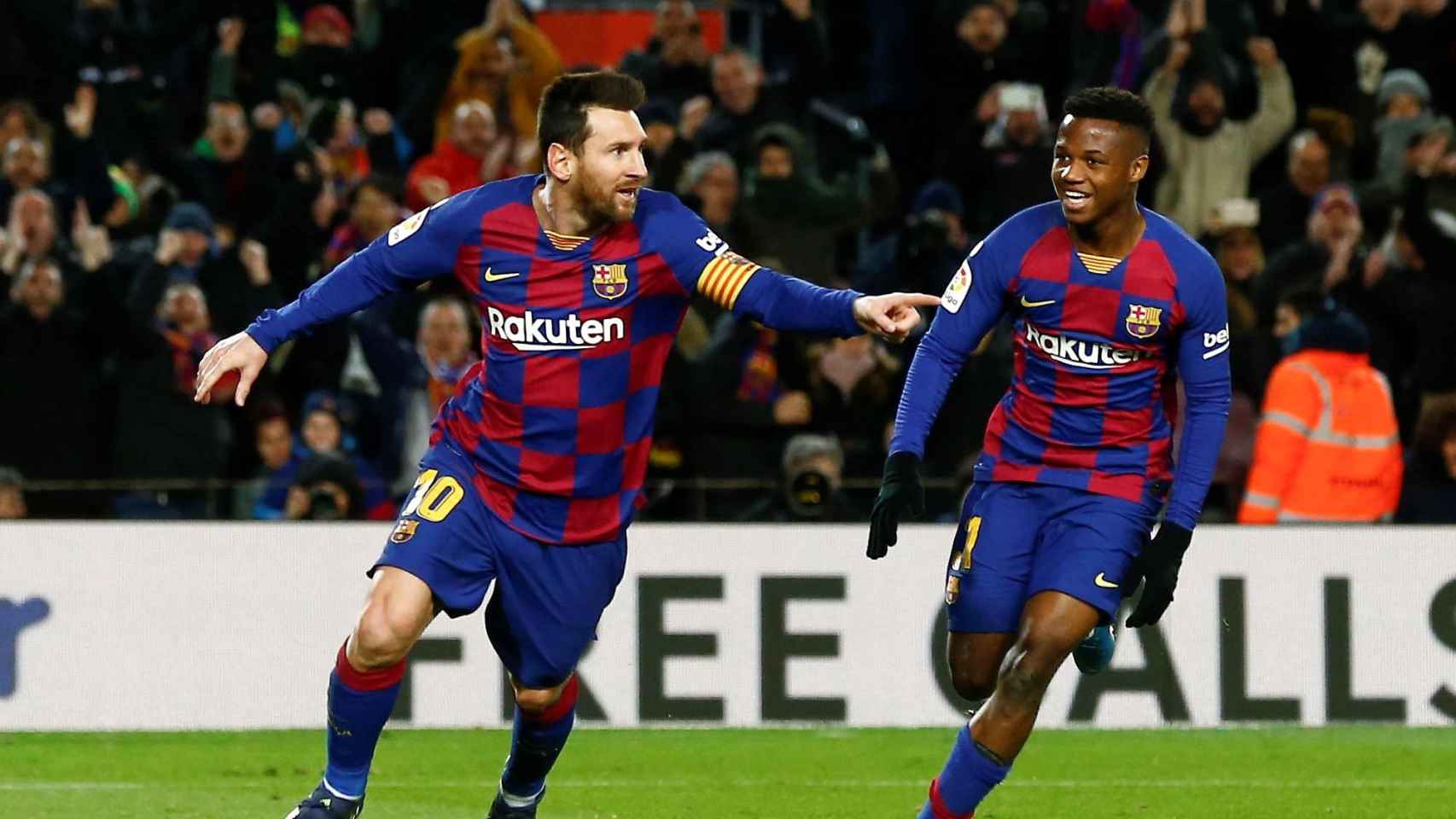 Ansu Fati celebra con Messi el gol contra el Granada / EFE