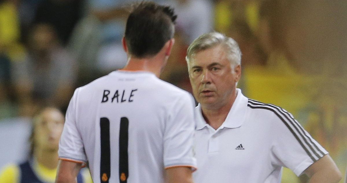 La mirada de Ancelotti a Gareth Bale / EFE