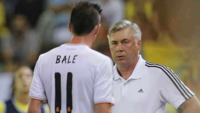 La mirada de Ancelotti a Gareth Bale / EFE