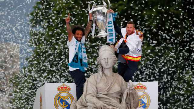 Marcelo y Sergio Ramos, celebrando la Champions en la Cibeles | EFE