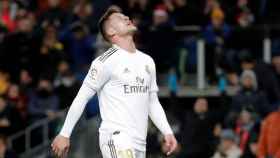 Luka Jovic, lamentándose en un partido con el Real Madrid | EFE