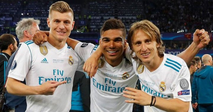 Kroos, Casemiro y Luka Modric celebrando un título con el Real Madrid / EFE