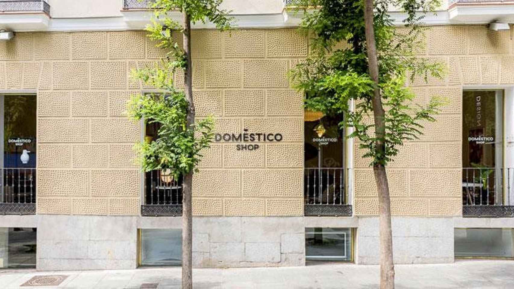 Fachada del establecimiento de muebles pijo de Madrid, operado desde este verano por la catalana Domésticoshop / CG