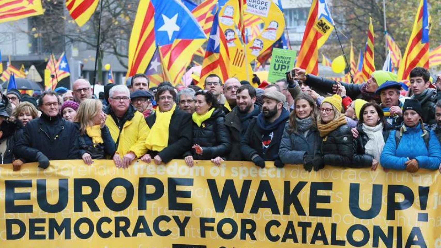 Dirigentes catalanes marchan a favor del 'procés' en Bruselas en el marco de su campaña independentista internacional / EFE