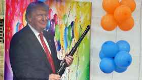 Un cartel de felicitación de cumpleaños del candidato republicano a la Casa Blanca, Donald Trump.