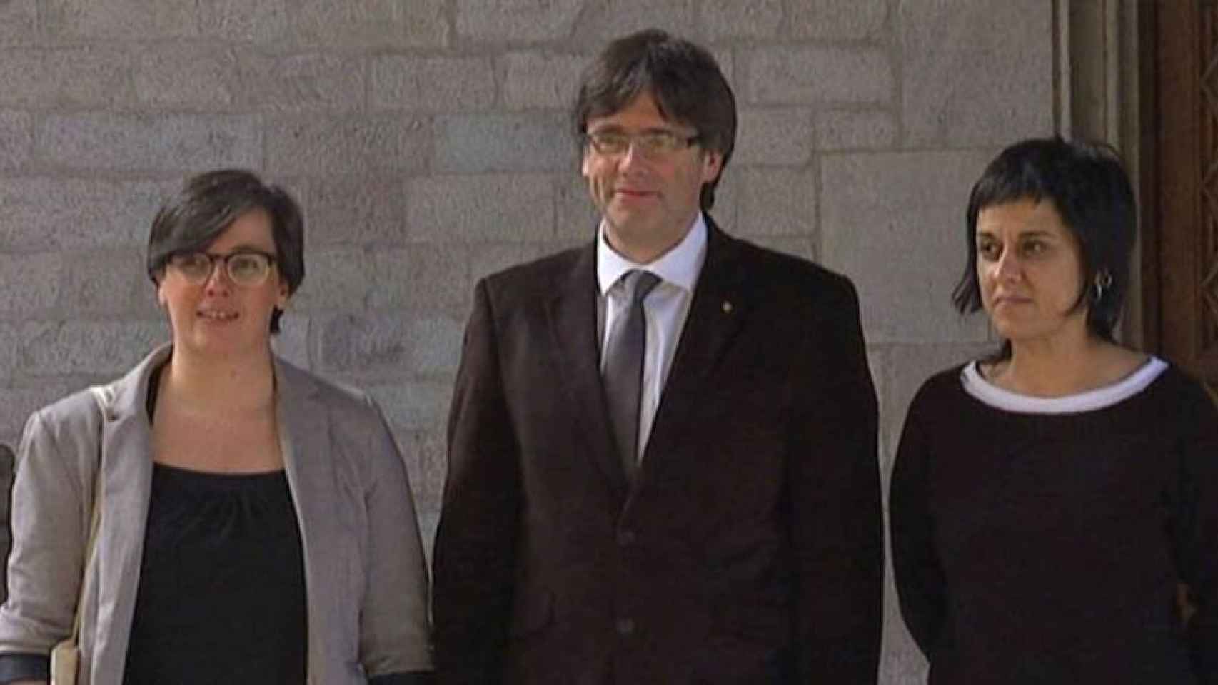 Mireia Boya, Carles Puigdemont y Anna Gabriel, en una imagen de archivo. / CG
