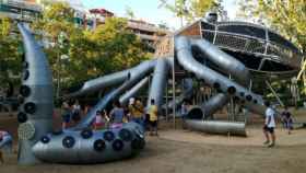 Críticas al tobogán del primer parque infantil diseñado por niños de Barcelona está en el barrio de la Sagrera / CG