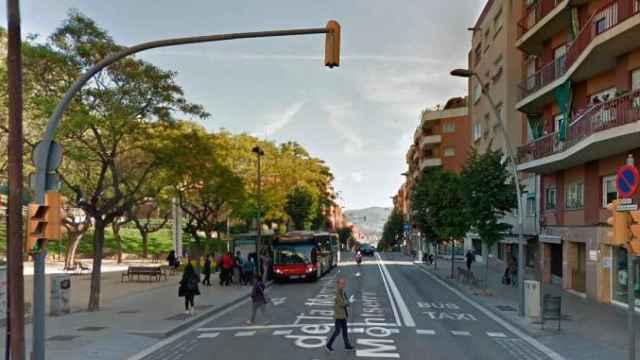 Esta es la distancia entre la parada de autobús y el semáforo donde se ha producido el atropello