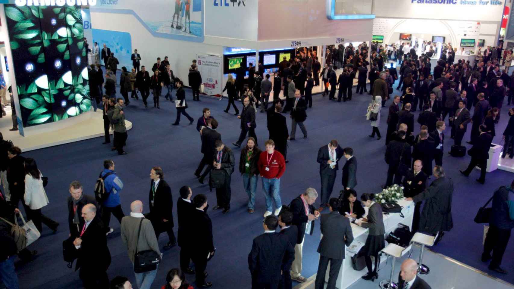 Los stands de la edición de 2016 del Mobile World Congress de Barcelona / EFE