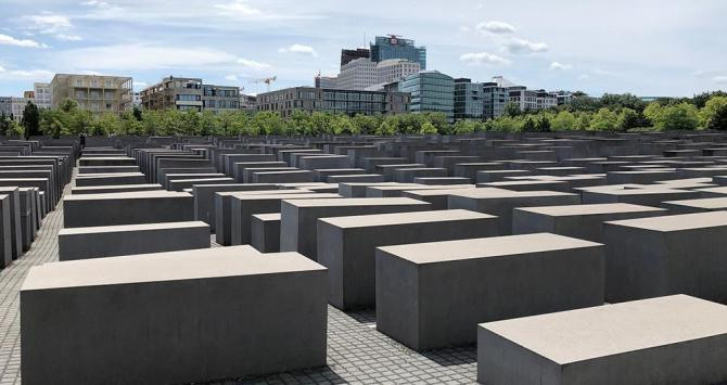 El monumento a los judíos de Europa asesinados, también conocido como Holocaust-Mahnmal  / CG