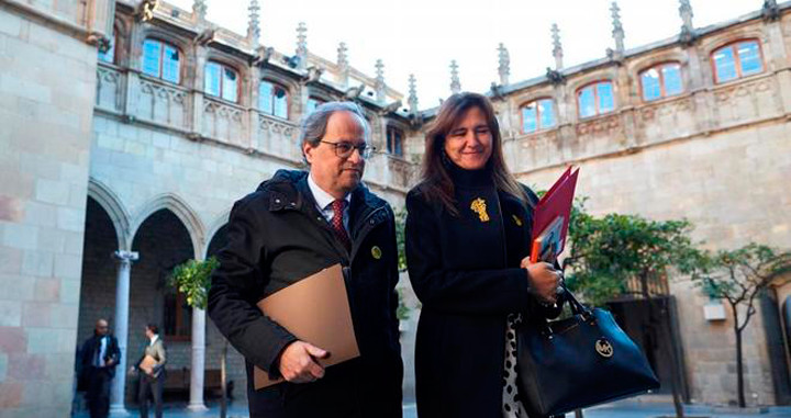 La consejera de Cultura de la Generalitat, Laura Borràs (d), junto al 'president' Quim Torra / EFE