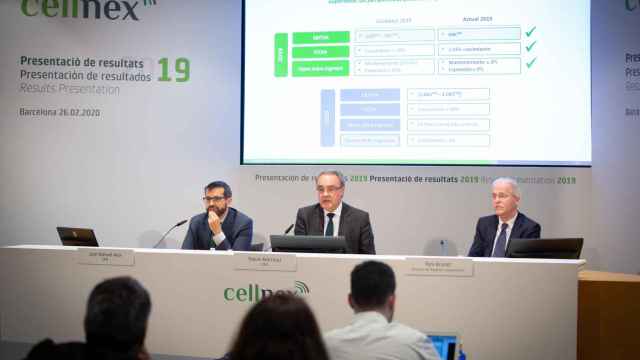 El consejero delegado de Cellnex, Tobías Martínez (en el centro de la imagen), en la presentación de resultados de 2019 / EP