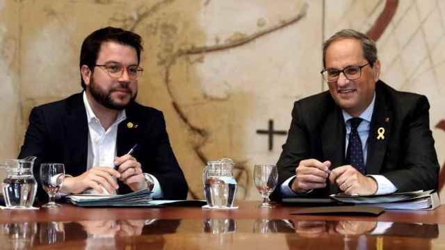El presidente del Govern, Quim Torra (d), junto al vicepresidente y titular de Economía, Pere Aragonès (i) / EFE